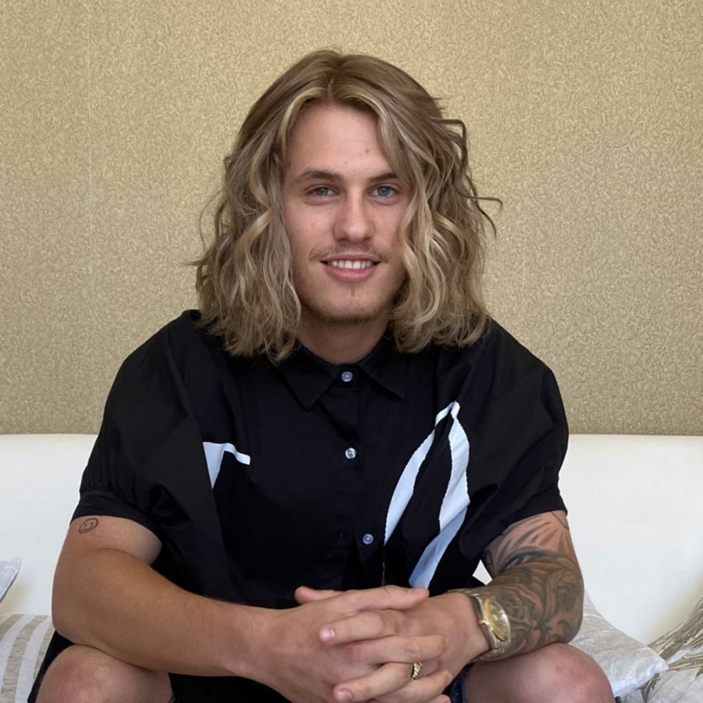 Blonde hair extension for a man