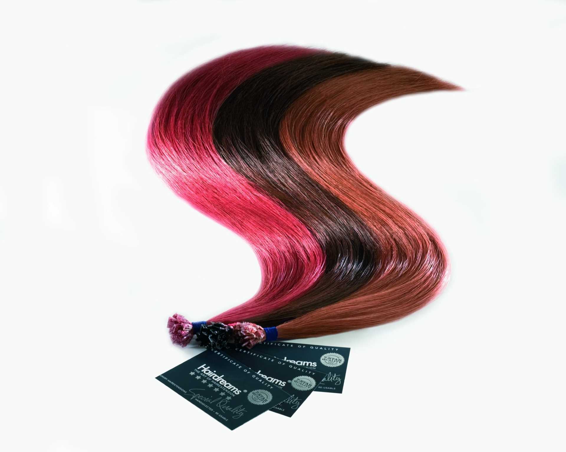 drei Strähen von Hairdreams 7-Sterne-Haare in den Farben pink, dunkelbraun und hellbraun mit rötlichen Stich